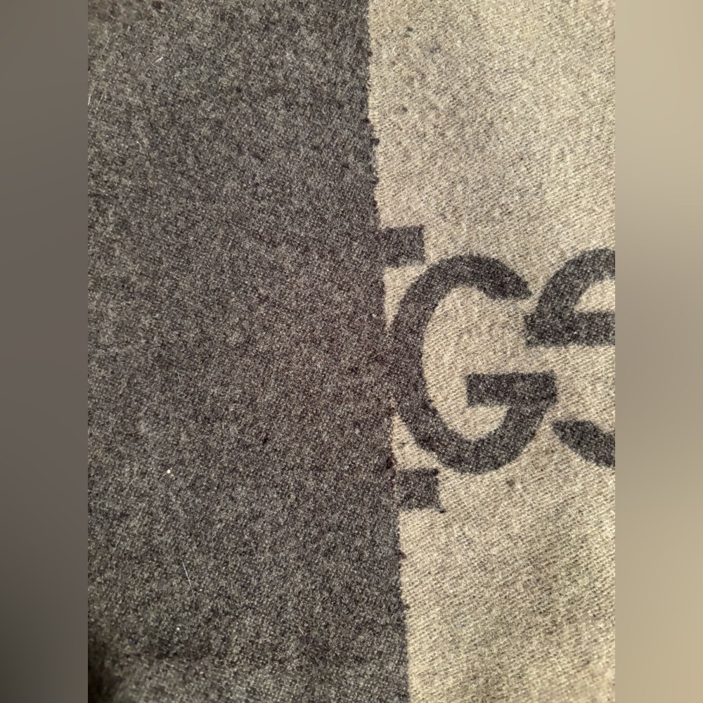 GUCCI Two Tone Wool Throw Blanket - Picture 11 of 12